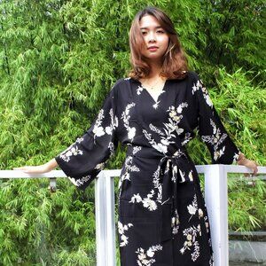 Black tropical pattern robe